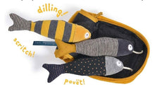 Carica l'immagine nel visualizzatore di Gallery, Sardine in scatola -set ludico
