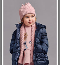 Carica l'immagine nel visualizzatore di Gallery, Set cappello e sciarpa con manopole neonata Mayoral
