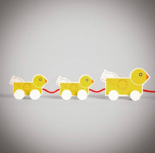 Carica l'immagine nel visualizzatore di Gallery, Famiglia di anatre da traino
